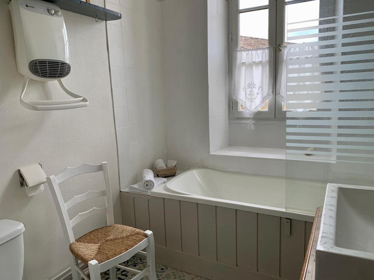 La Maison Du Bourg B&B Puisseguin Dış mekan fotoğraf